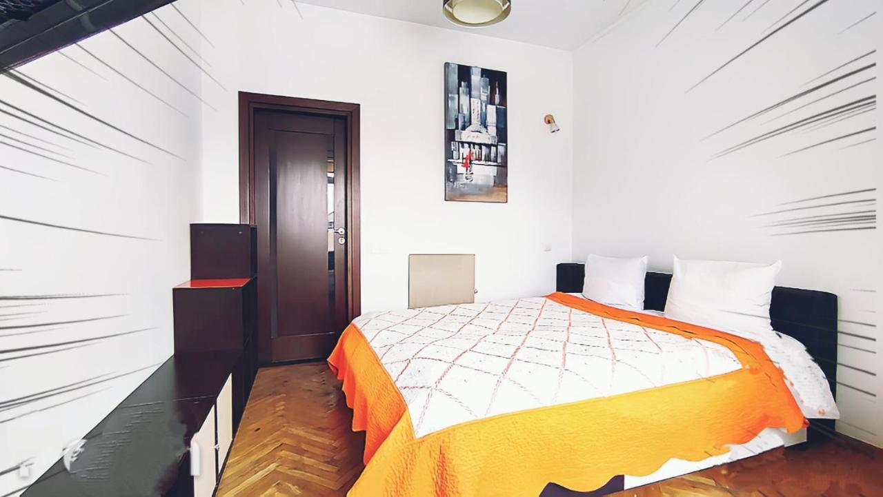 Апартаменти В Центрі На Галицький Для Чотирьох Lviv Extérieur photo