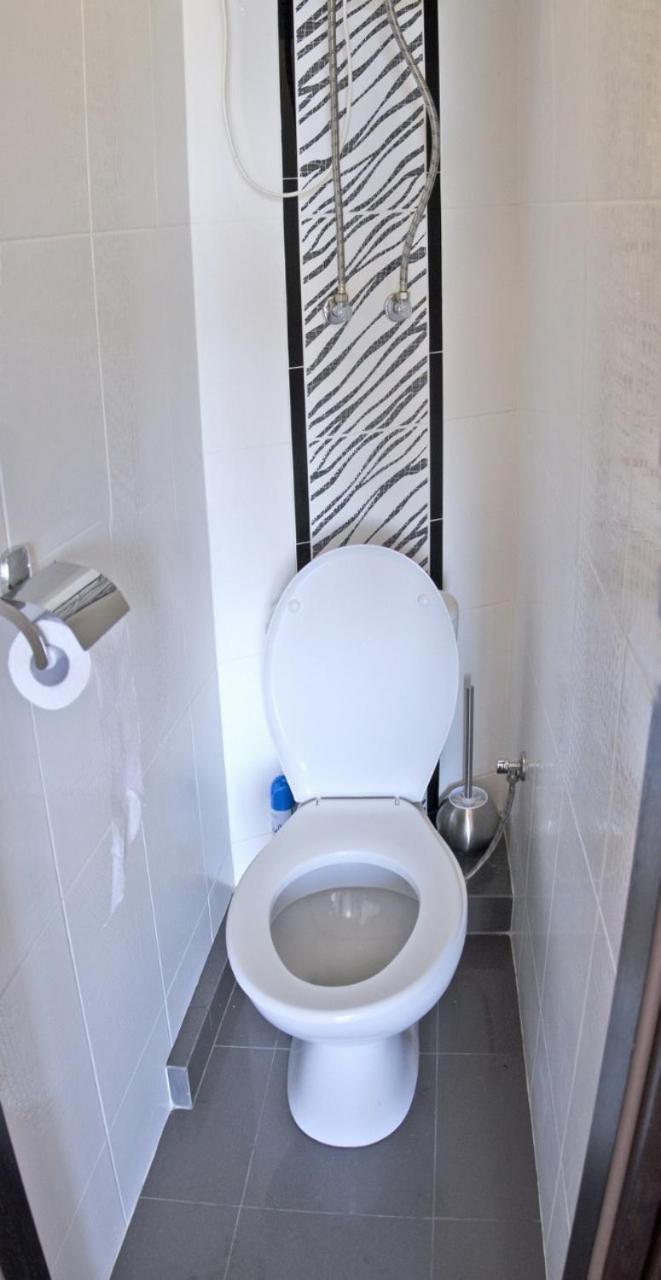 Апартаменти В Центрі На Галицький Для Чотирьох Lviv Extérieur photo